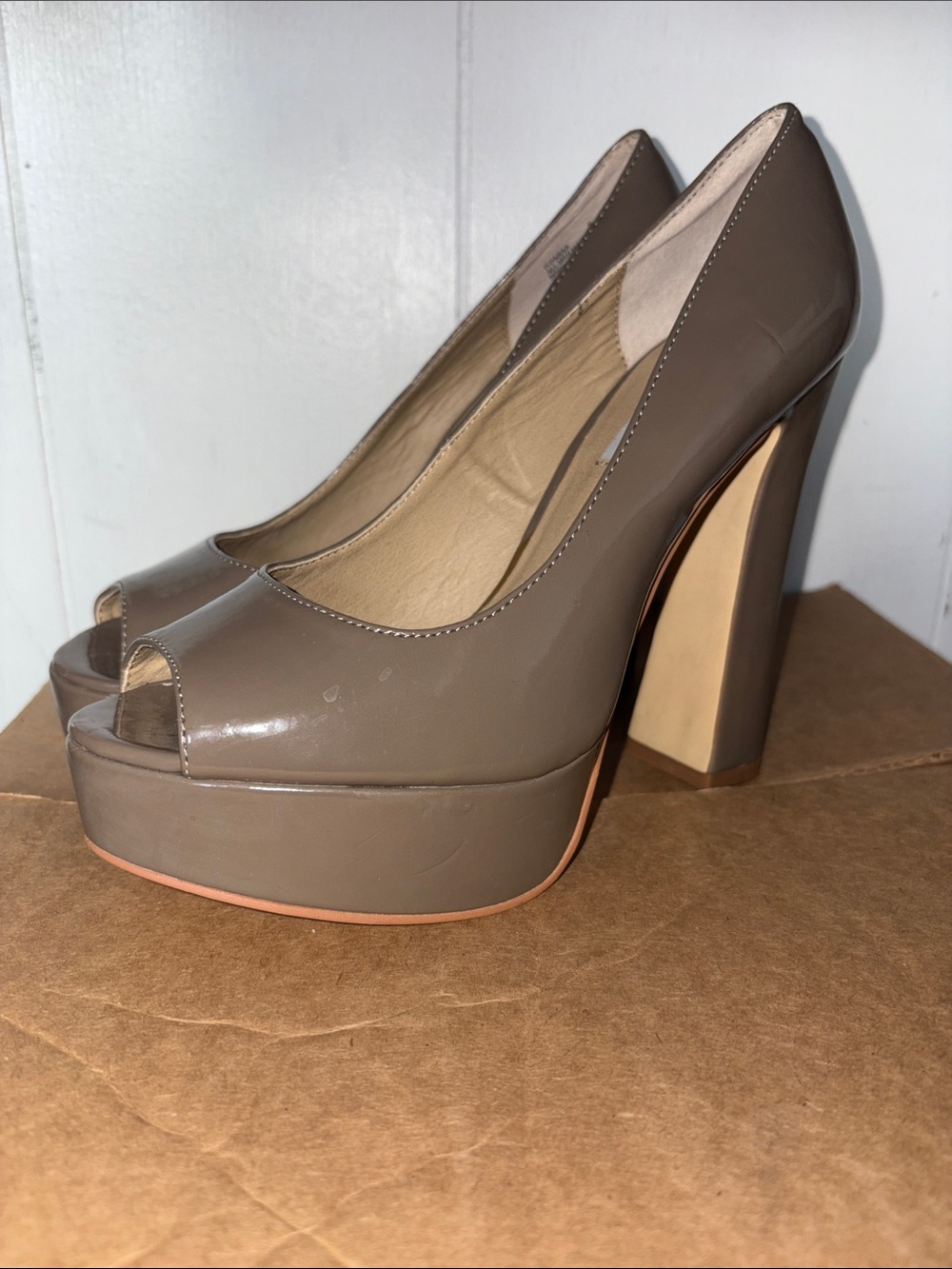 Steve Madden Peep-Toe Platform Pumps size 8
